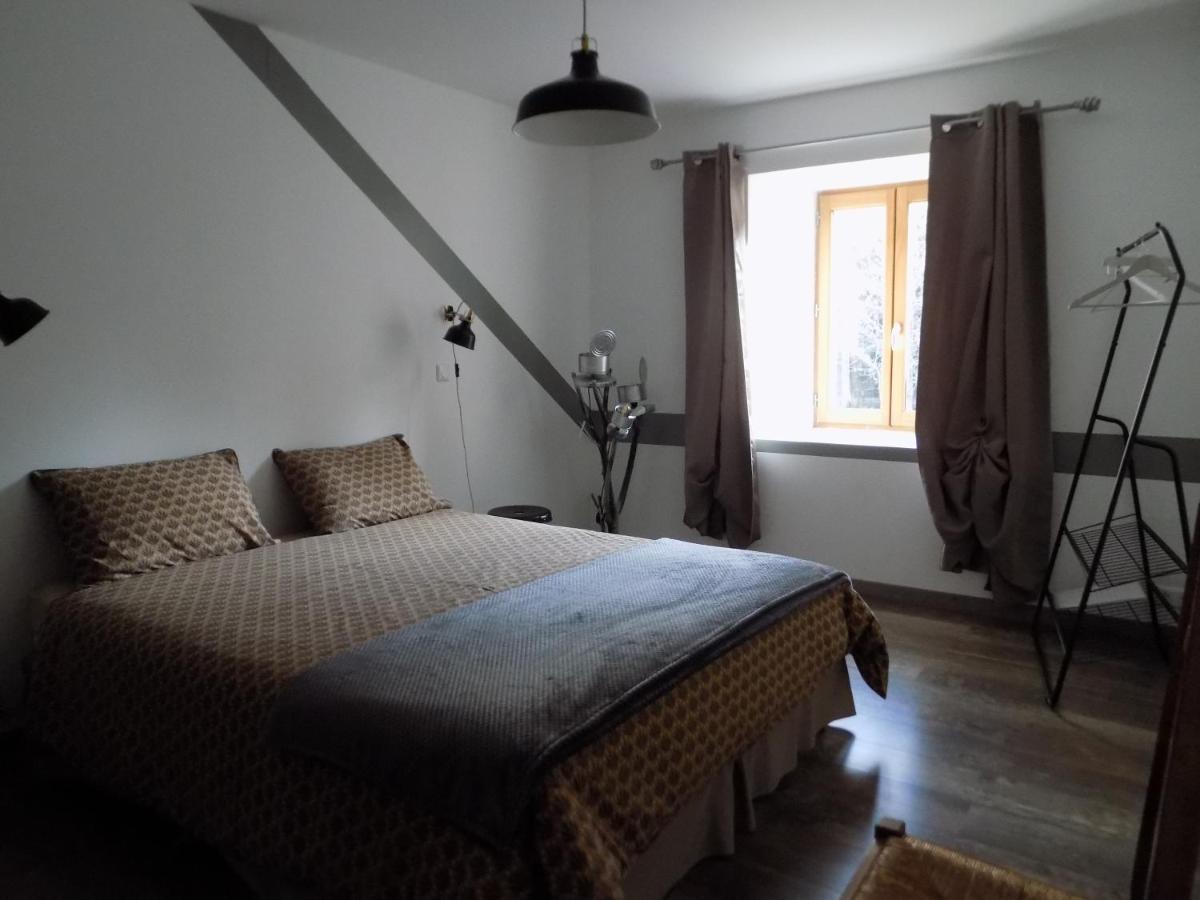 Au Vieux Four Bed & Breakfast Ambert Bagian luar foto
